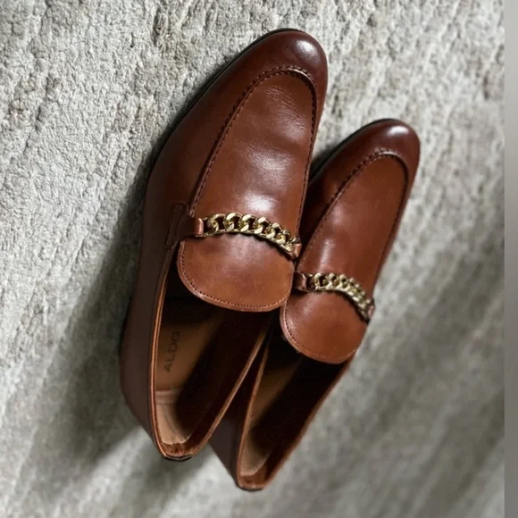 Aldo Sleek Tan color Loafers with chain detail Sz 10 - Picture 7 of 9